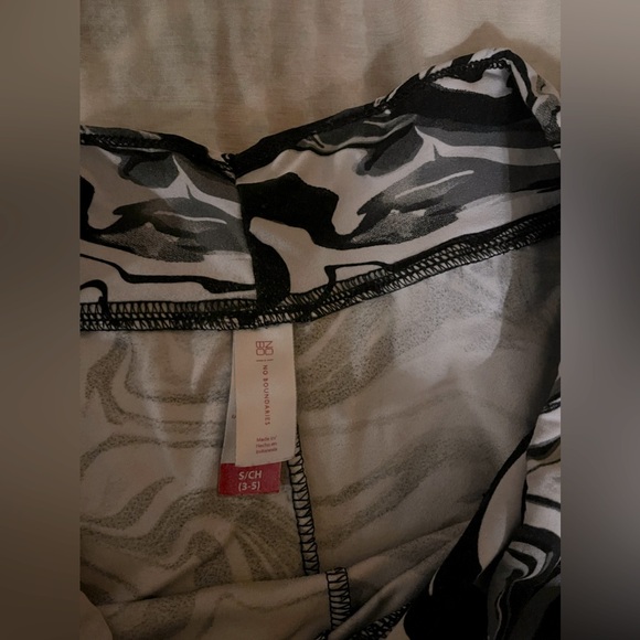 Booty shorts - Picture 3 of 3